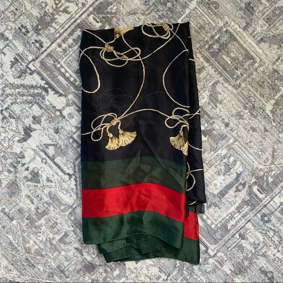 ❤️❤️Host Pick ❤️❤️ Oversize lightweight scarf or shawl with classic pattern - Picture 3 of 5